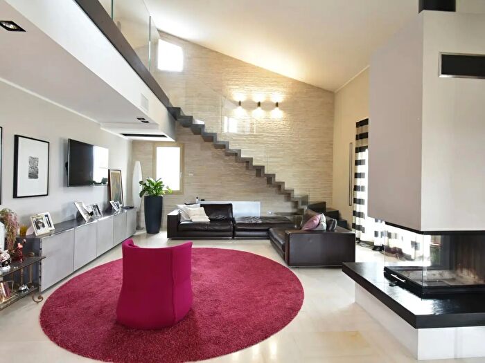 Casa con 5 locali in vendita in Via Veclezio, Forli'
