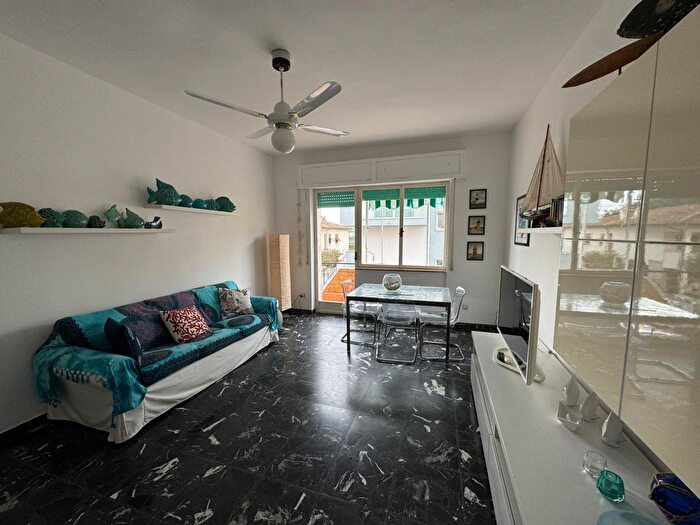 Appartamento quadrilocale in vendita in Via Litoranea, Follonica