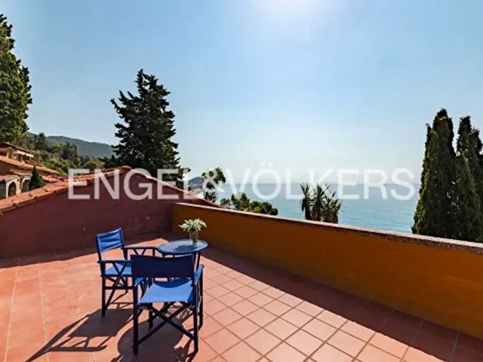 Casa trilocale in vendita in Via Guglielmina d'Olanda, Finale Ligure