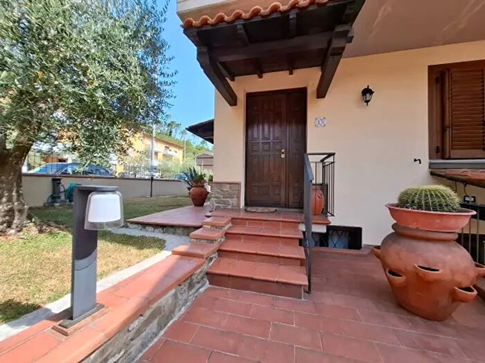 Casa con 6 locali in vendita in Cantagallo