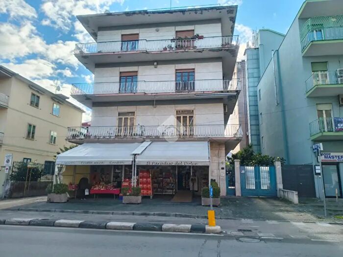 Appartamento con 5 locali in vendita in Via Mauro Leone, Pomigliano DArco