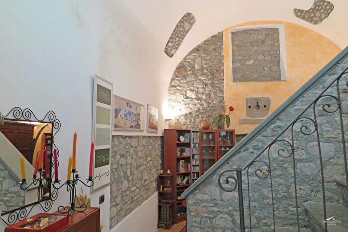 Casa con 6 locali in vendita in Aulla