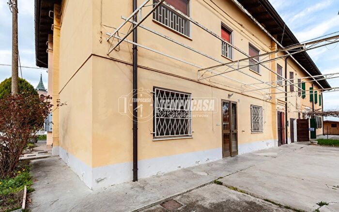 Appartamento con 5 locali in vendita in Via Giuseppe Calanca, Crevalcore
