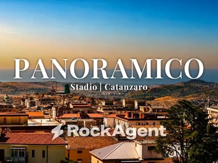 Appartamento quadrilocale in vendita in Via San Brunone di Colonia, Catanzaro