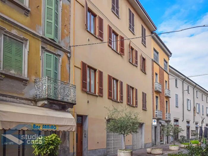 Appartamento trilocale in affitto in Via Cavour, Lodi