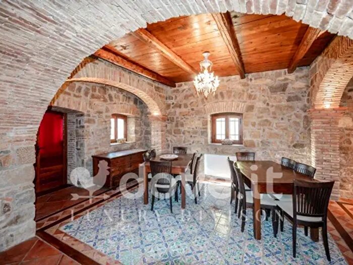 Casa con 5 locali in vendita in Il Vignale Snc, Reitano