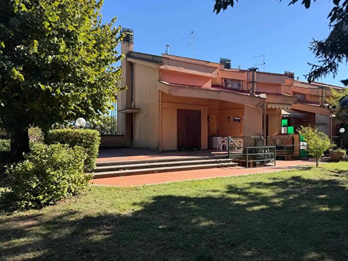 Casa con 11 locali in vendita in Via Giovanni, Soriano Nel Cimino