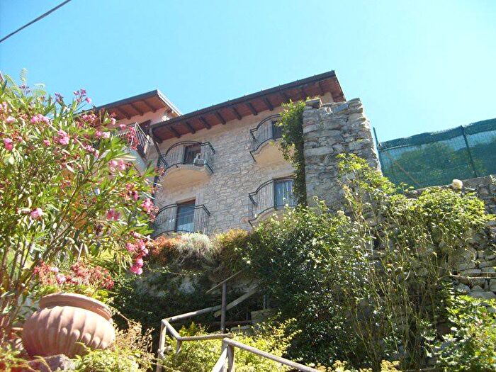 Appartamento bilocale in affitto in Lezzeno