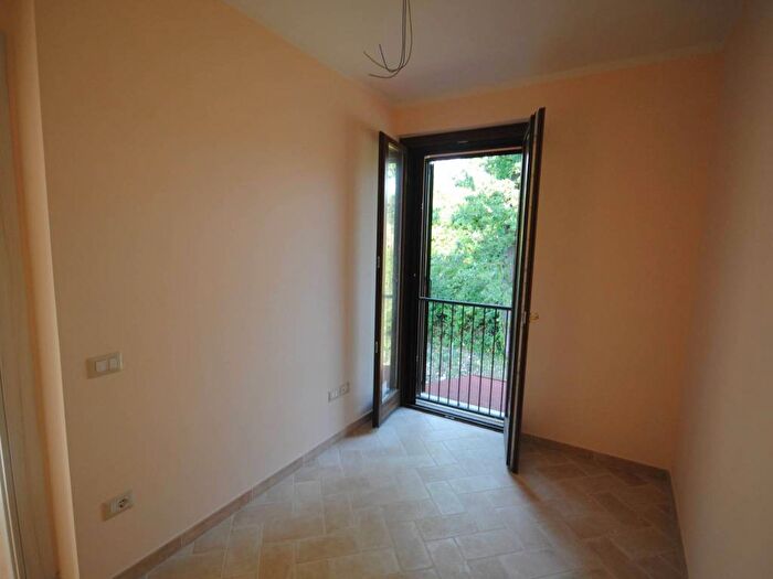 Casa con 5 locali in affitto in Castel Ritaldi La Bruna, Spoleto