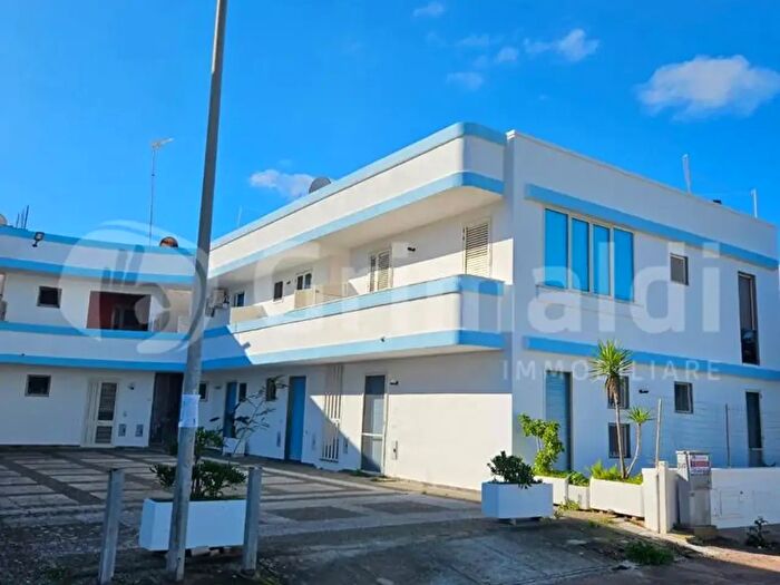 Appartamento trilocale in vendita in Via Einaudi, Salve