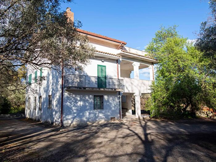 Appartamento con 10 locali in vendita in Catanzaro