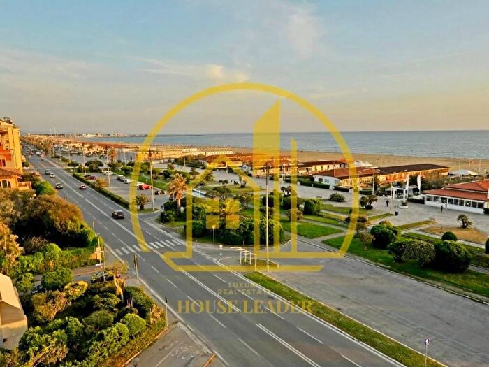 Appartamento con 6 locali in affitto in Quartiere Armando Diaz, Città Giardino, Viareggio