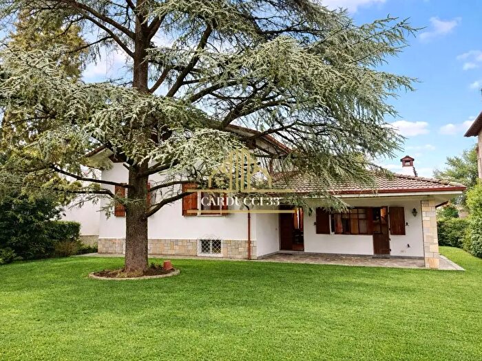 Casa con 6 locali in vendita in Silvano DOrba