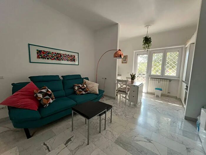 Appartamento trilocale in vendita in Via Chiusi, Roma