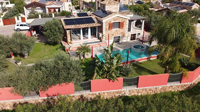 Casa con 8 locali in vendita in Via Monte Cannas, Castiadas