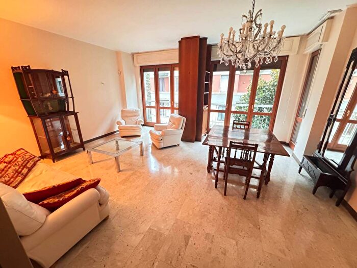 Appartamento trilocale in affitto in Via Carlo Ravizza, Amendola Buonarroti, Milano