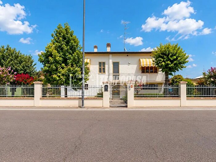 Casa quadrilocale in vendita in Viale Vivaldi, Reggiolo