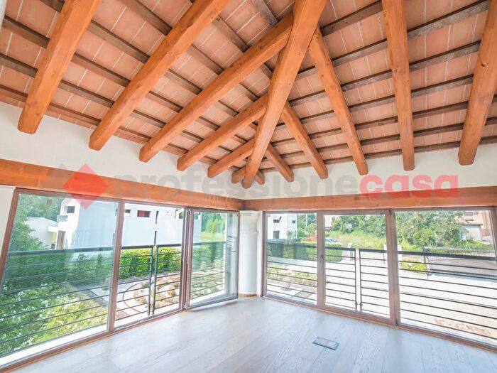 Casa con 5 locali in vendita in Via Re di Puglie, Stra