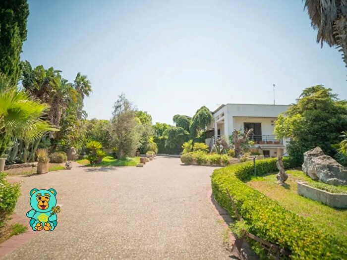 Casa con 6 locali in vendita in Elle Ginestre, Lizzanello