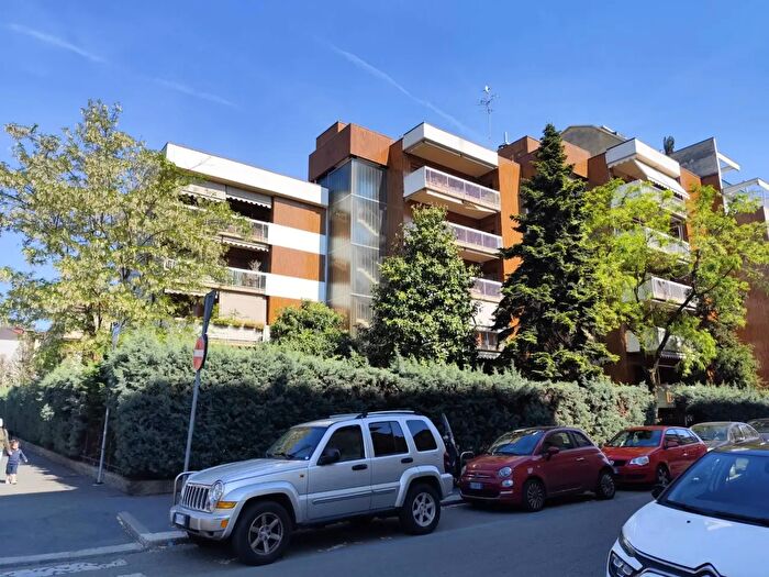 Appartamento con 5 locali in vendita in Via Bruzzesi, Milano