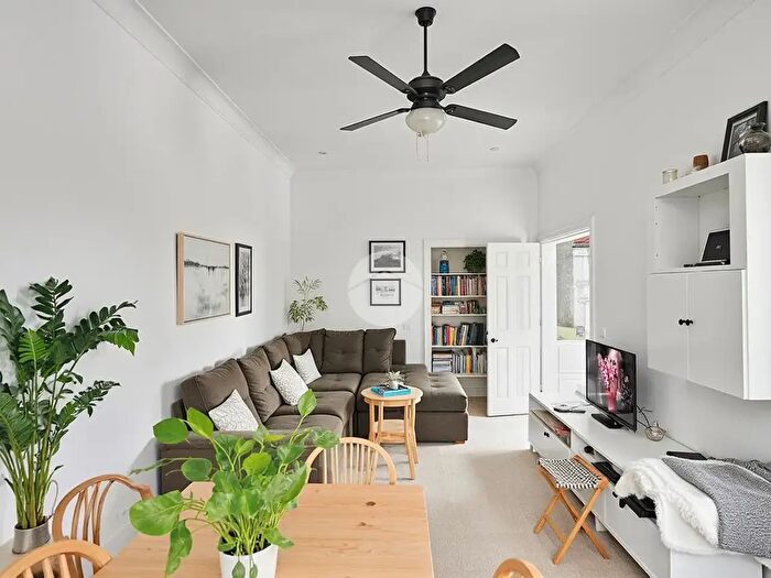 Appartamento bilocale in vendita in Via dei Canzi, Milano