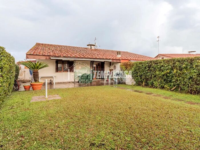 Casa trilocale in vendita in Via Marte, Ladispoli