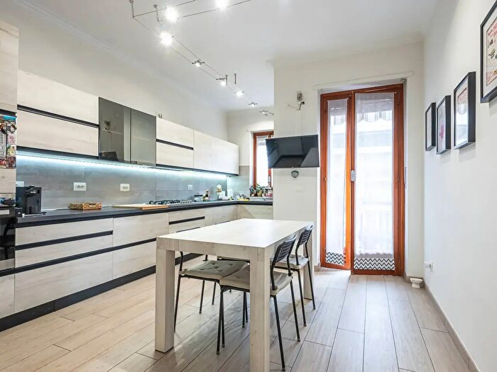 Appartamento trilocale in vendita in Via Raffaele Cadorna, Torino