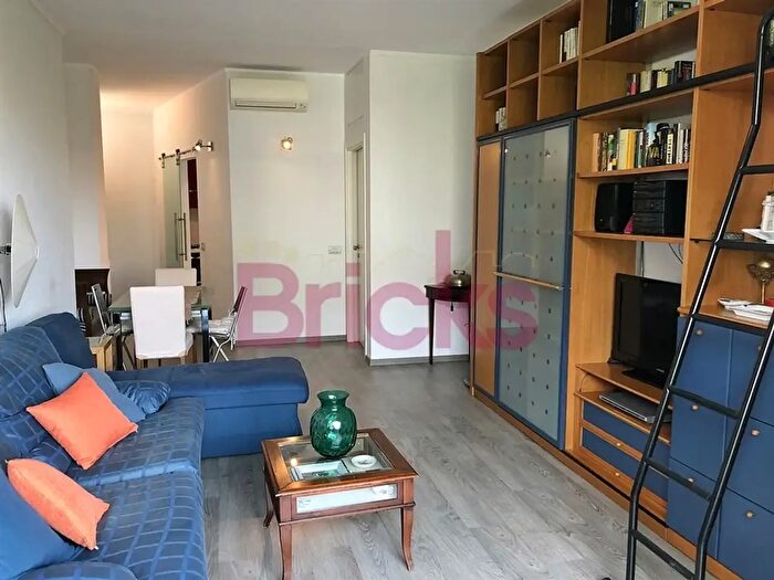 Appartamento trilocale in vendita in Via Polibio, Milano