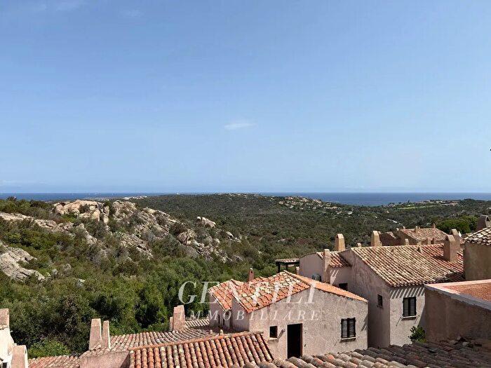 Appartamento con 5 locali in vendita in Via Orecchioni, Arzachena