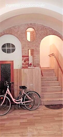 Appartamento trilocale in vendita in Piazza De Maria Piazza del Mercato Grosseto Grosseto, Grosseto