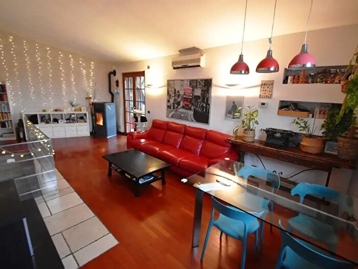 Appartamento quadrilocale in vendita in Via Europa, Pregnana Milanese