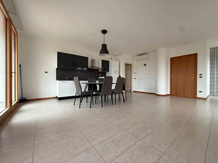 Appartamento quadrilocale in vendita in Via delle Glicini, Conegliano