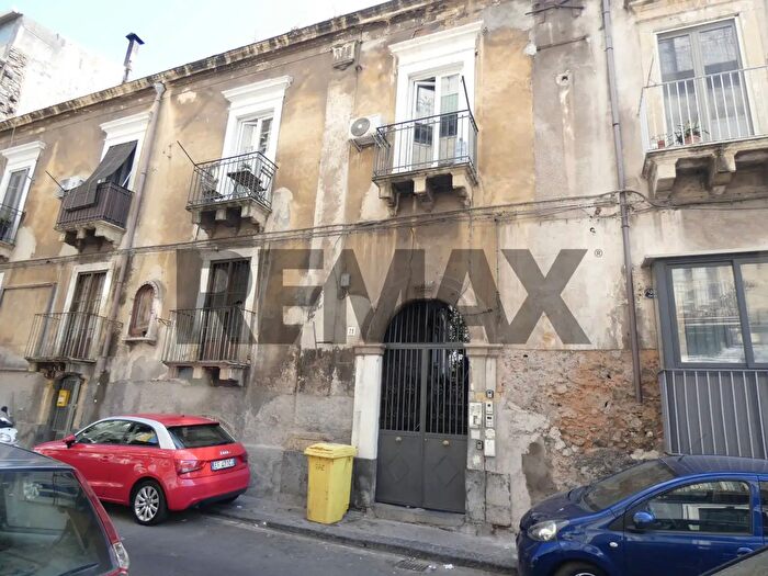 Appartamento trilocale in vendita in Via Grimaldi, Catania