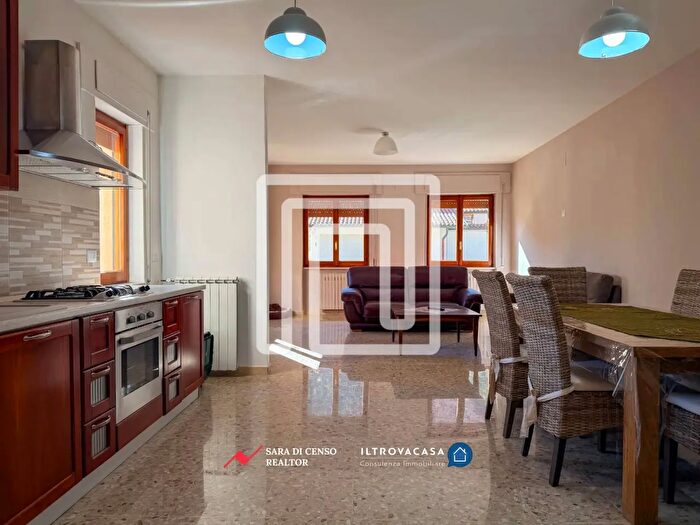 Appartamento con 5 locali in vendita in Strada Giuseppe Caranfa, Villalago