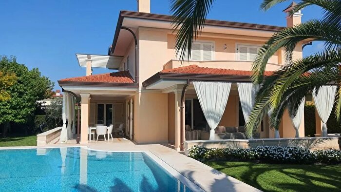 Casa con 6 locali in affitto in Via Ammiraglio Morin a, Forte Dei Marmi