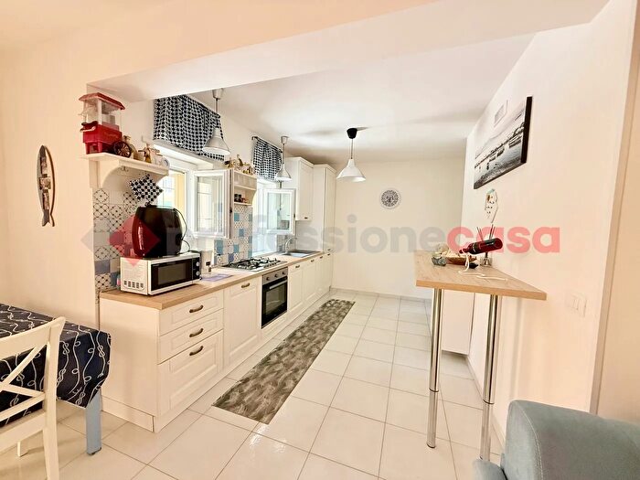 Appartamento quadrilocale in vendita in Via Mameli, Gaeta