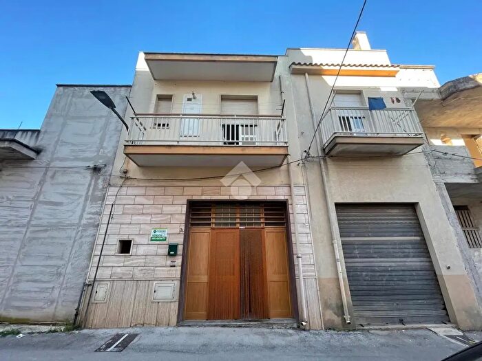 Casa trilocale in vendita in Via Edmondo dAmicis, Villa Castelli