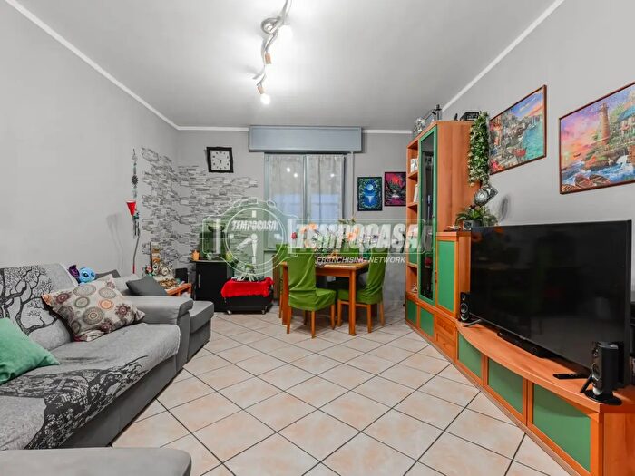 Appartamento quadrilocale in vendita in Via Strettone, Vignate