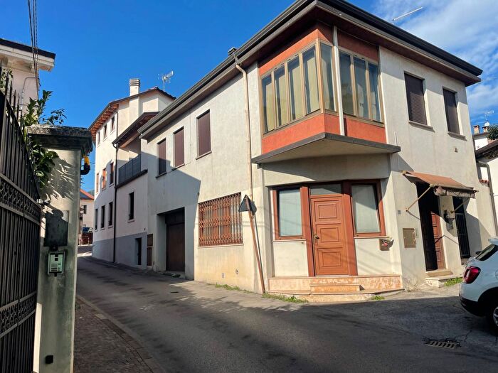 Casa quadrilocale in vendita in Via Neri Bergamino, Cornedo Vicentino