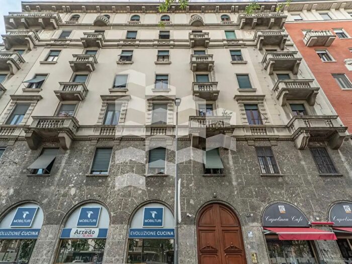 Appartamento trilocale in vendita in Viale Molise, Milano
