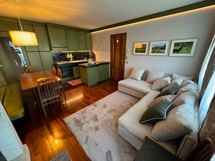 Appartamento trilocale in affitto in Via Benedetto Cairoli, Centro, Asiago