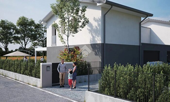 Casa quadrilocale in vendita in Via della Repubblica, Tezze Sul Brenta