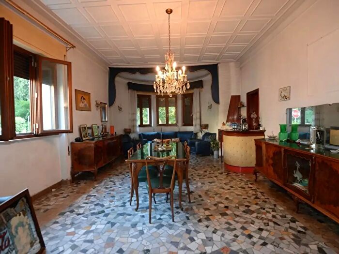 Casa con 11 locali in vendita in Viareggio
