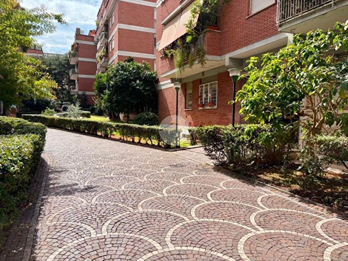 Appartamento trilocale in affitto in Via Cornelio Magni, Navigatori, Roma