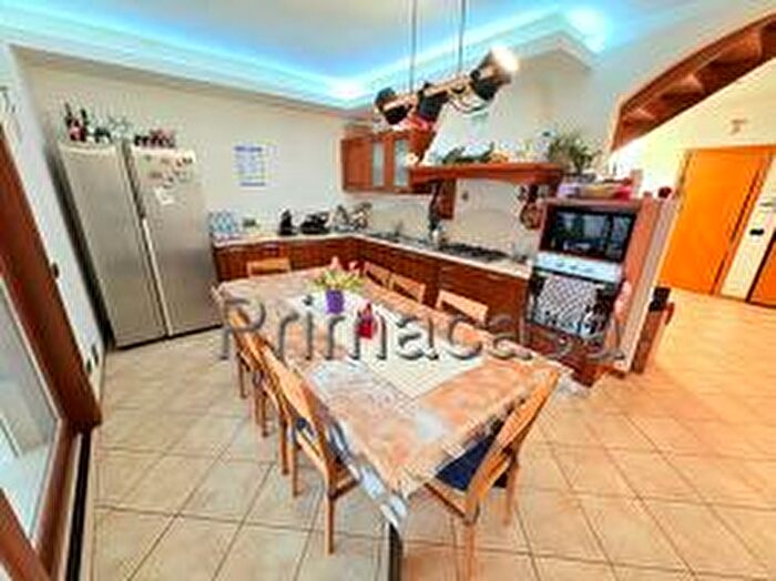 Appartamento con 5 locali in vendita in Via Marconi, Massanzago