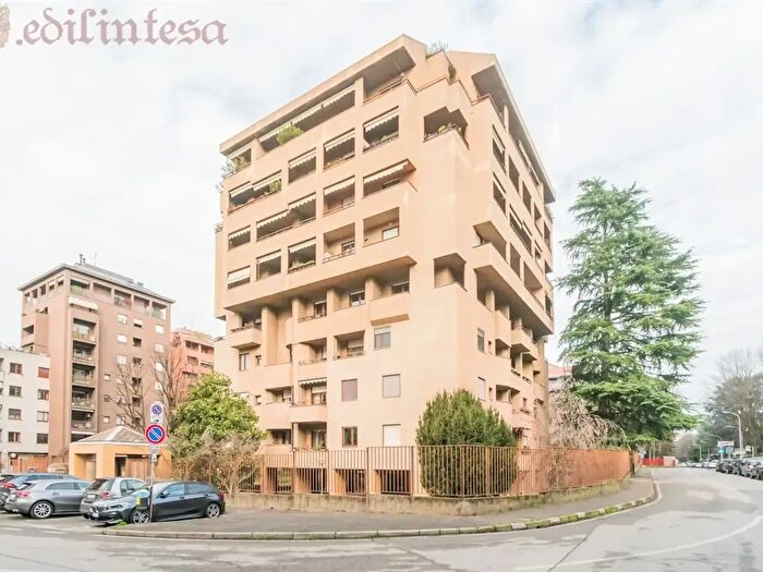 Appartamento trilocale in vendita in Monza