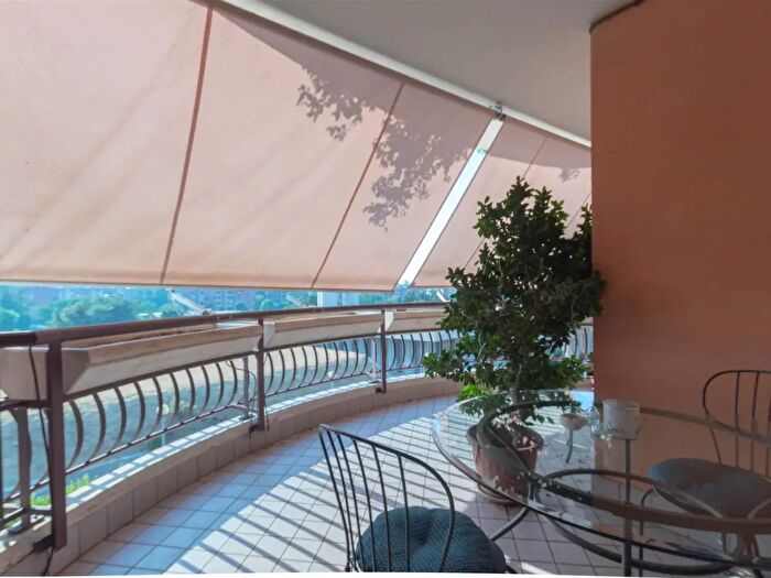 Appartamento trilocale in vendita in Via Olindo Guerrini, Roma