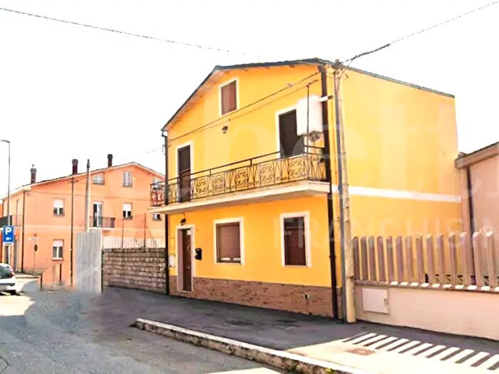 Casa trilocale in vendita in Via San Francesco, Avezzano