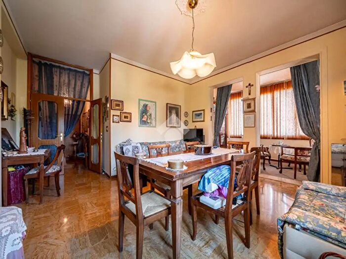 Appartamento quadrilocale in vendita in Viale Umberto, Reggio Emilia