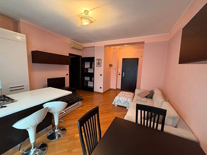 Appartamento bilocale in affitto in Via Tito Livio, Lodi Brenta, Milano